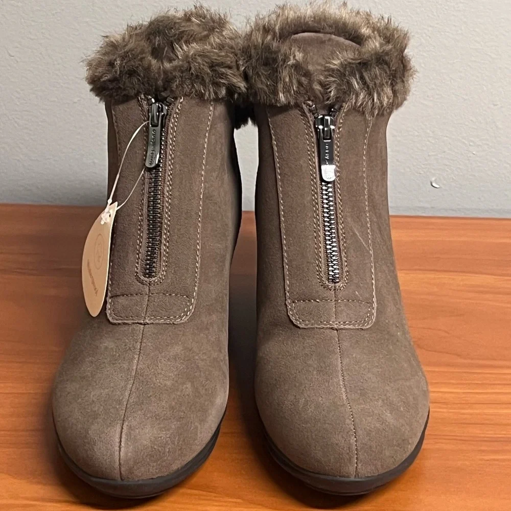 NWOB Easy Spirit Fairlae Leather and Faux Fur Ankle Boots Size 10